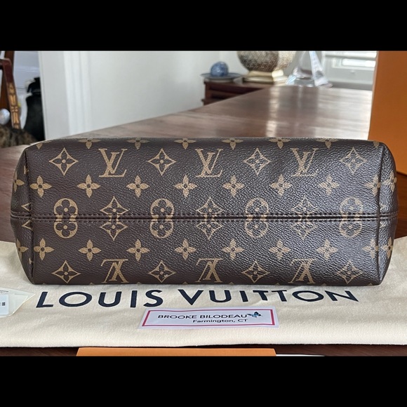 SOLD- Authentic Louis Vuitton Graceful PM - Picture 7 of 16